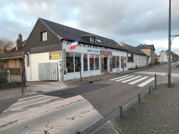 Immeuble de 740 m² avc appart.de 140 m² et 210 m² de magasin