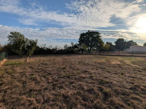 Terrain 600 m²
