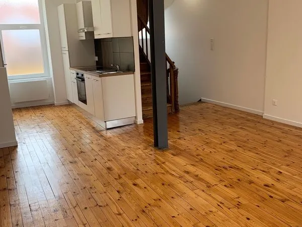 Vichy centre : duplex traversant refait à neuf, 55,6 m², 2 chambres