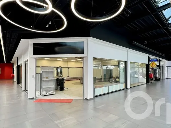 Local commercial 110 m²