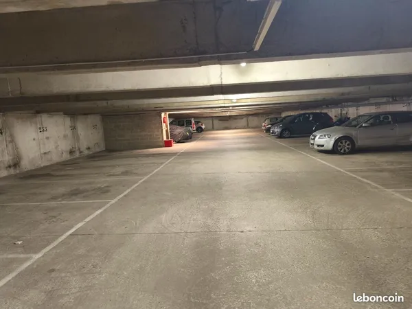 Place de parking souterrain sécurisée - Cergy Préfecture / Les Chênes