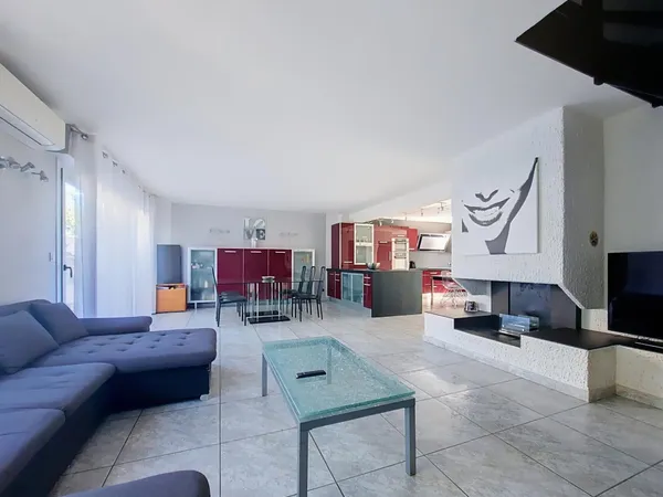 Maison de ville confortable avec deux extérieurs
