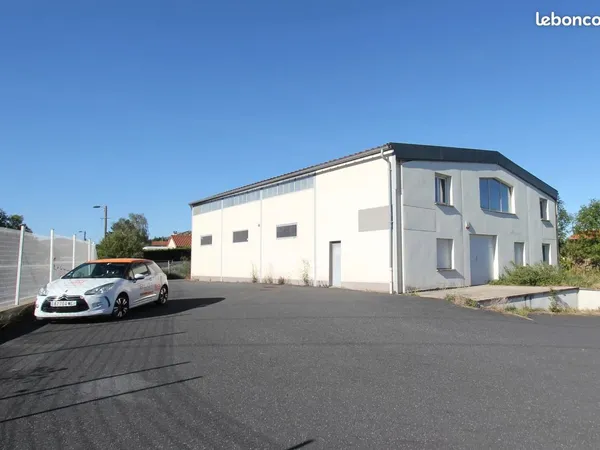 Bureaux 120 m² Sanssac-l'Église