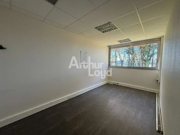 Loue bureaux 218m² à La Roche-sur-Yon Graham Bell