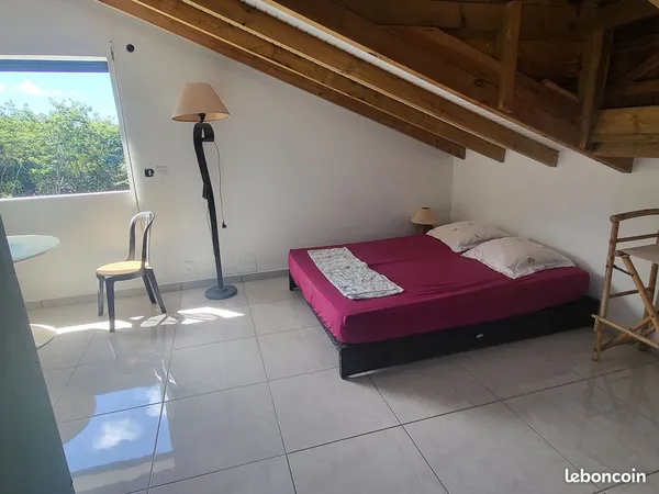 🏡 Chambre en haut de villa Ferry, calme en forêt, moyenne ou longue durée