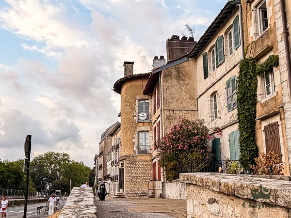 T3 en duplex plein de charme dans une Tour Gallo-Romaine du
