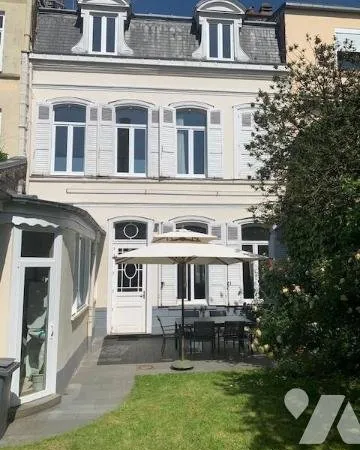 Maison 8 pièces 232 m²