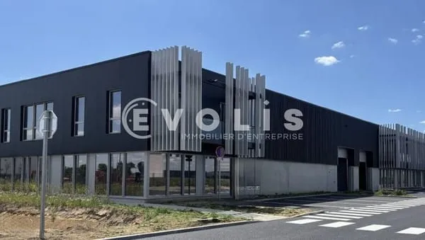Locaux d'activité - A VENDRE - 880 m² divisibles à partir de 268 m²