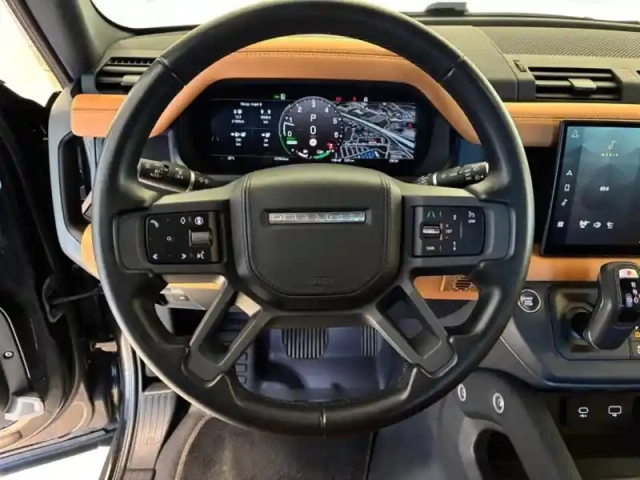 Land Rover Defender 110 2.0 p400e x-dynamic hse — photo 11
