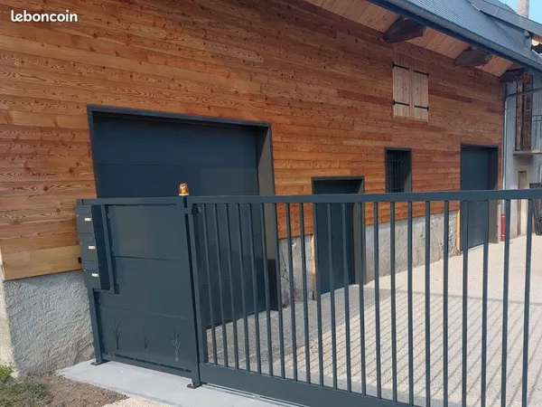 Local stockage entrepôt garage 100 m² RDC + Étage