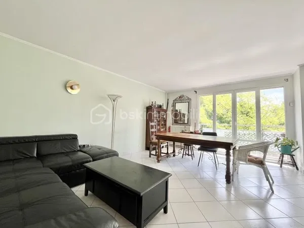 Appartement T5 98m2 avec balcon cave et parking