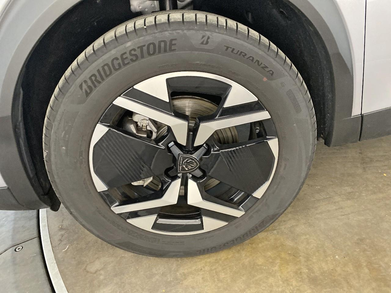 Peugeot 2008 hybrid 145 ch e-dcs6 allure — photo 11