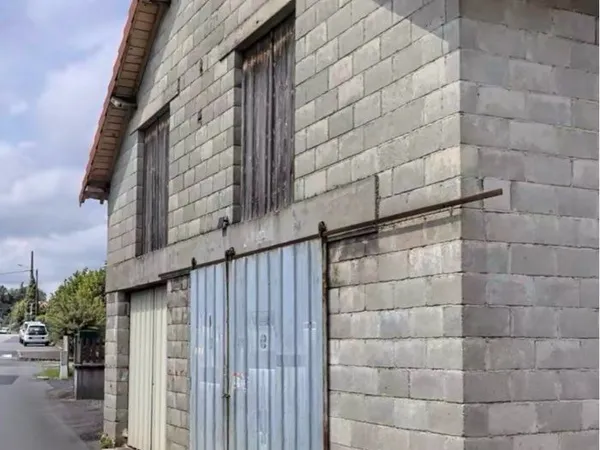 Garage / atelier à louer - Naves