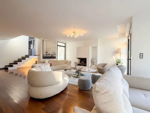 Maison 6 pièces 214 m²
