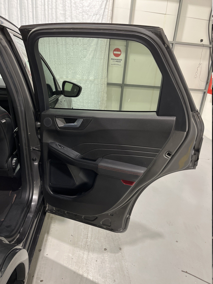 Ford Kuga — photo 69
