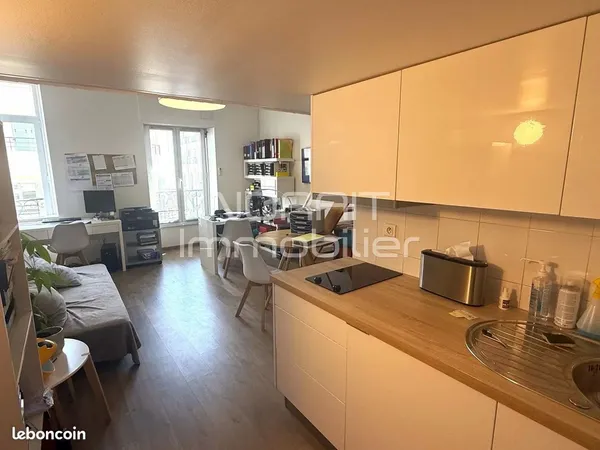 Studio 1 pièce 24 m²
