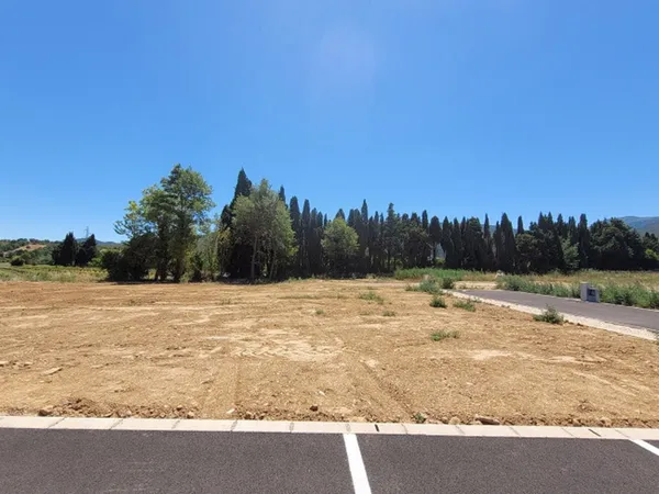 Terrain 375 m²
