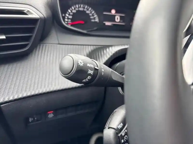 Peugeot 208 puretech 100 s&amp;s bvm6 style — photo 17