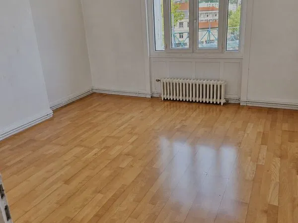 À louer - F3 de 77 m² lumineux et traversant - Place de la Terrasse, Saint-Étienne