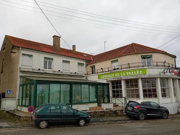 Maison de 400m2 à louer sur Bourg-et-Comin