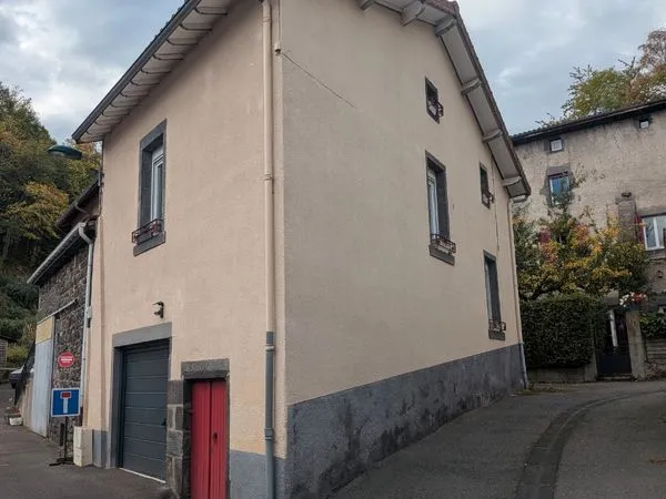 Maison de bourg au pied du Puy de Dôme