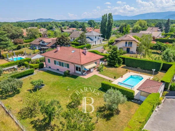Veigy-Foncenex - Villa avec piscine - Vue dégagée sur le Jura - Terrain de 1 885 m² - 4 chambres