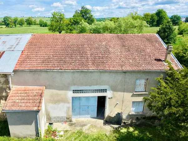 Grange à fort potentiel avec 1 000 m² de terrain