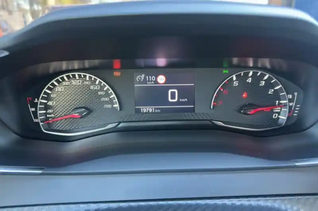 Peugeot 208 100 s&amp;s bvm6 — photo 16