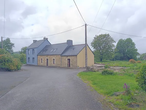 29520 Laz maison sans travaux ancien gîte 4* en hameau beaux volumes