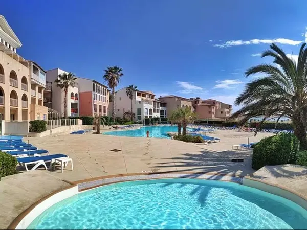 T2 vue mer et piscine, face aux plages de la coudoulière - Refait à neuf / Meublé - Rendement > 8%
