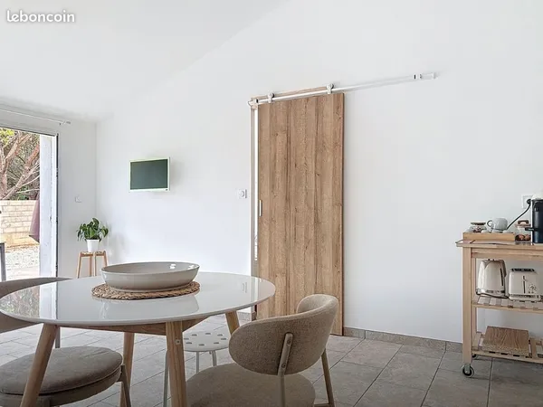 Maison de plain pied avec jardin disponible