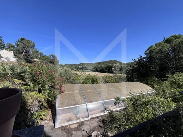 Maison 4 pièces de 110 m2 avec piscine sur terrain de 3 180