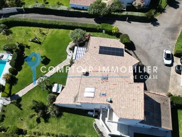VILLA T6 de 262 m2 avec piscine à Moriani Plage