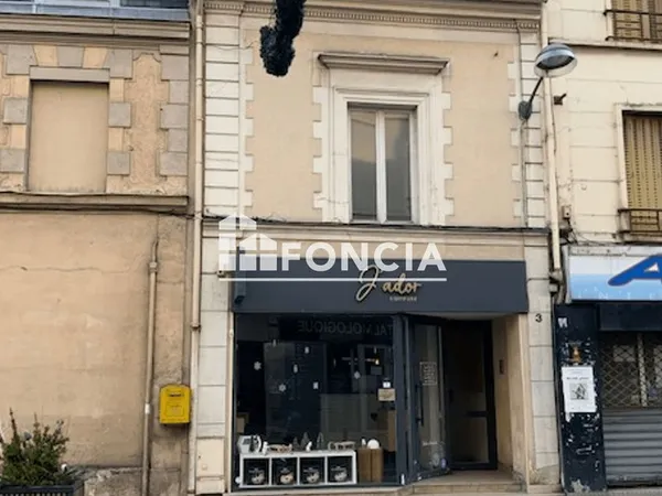 ENGHIEN rue Principale, Immeuble comprenant boutique occupée avec au dessus duplex offrant séjour cu