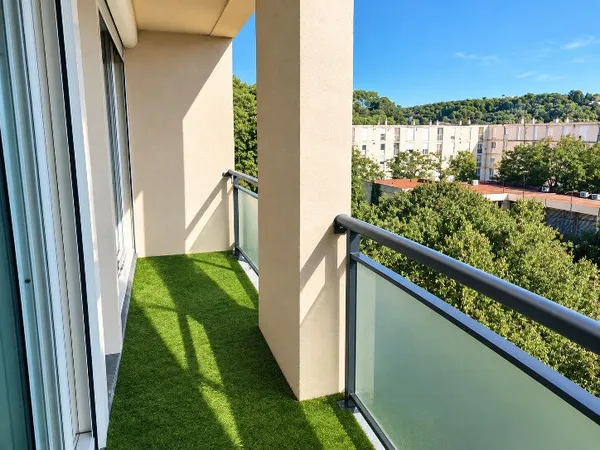 Appartement type 4 parfait état de 66.85 m2 avec balcon