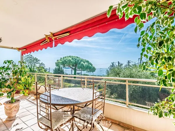 Grand T3 avec terrasse vue mer, box fermé et parking