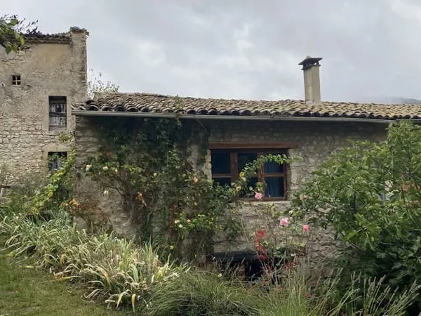 Dépendance habitable avec jardin et verger