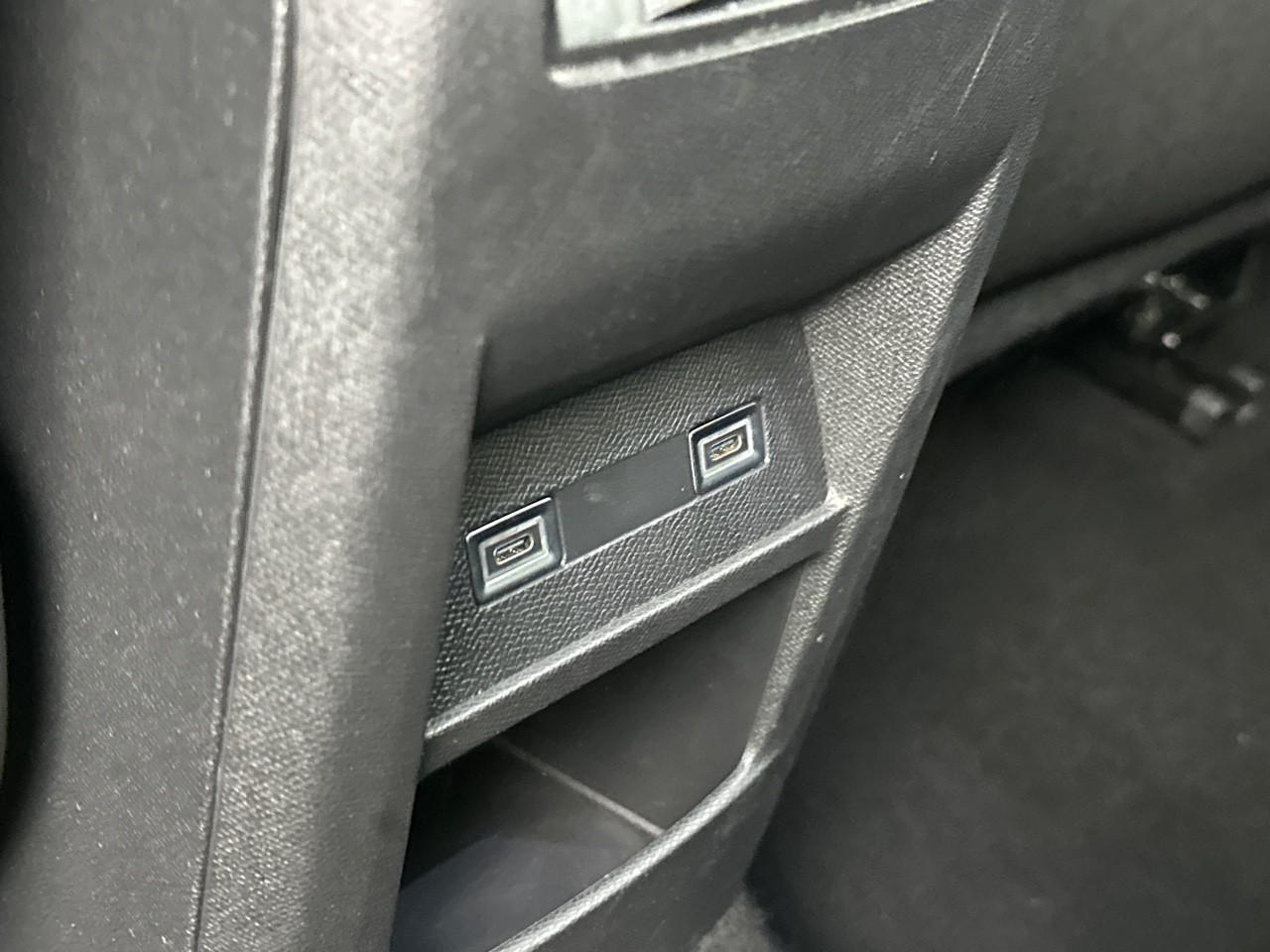 Peugeot 308 hybrid 145 e-dcs6 allure — photo 36
