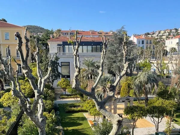HYERES - CENTRE VILLE - APPARTEMENT T3 VENDU MEUBLE ET LOUE