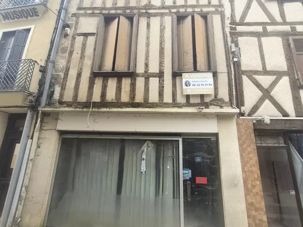 IMMEUBLE À RÉNOVER AU CŒUR DE NÉRAC
