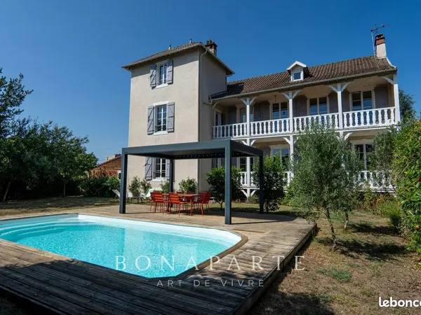 Maison 8 pièces 226 m²