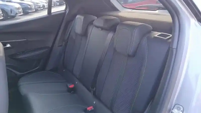 Peugeot 2008 hybrid 136 e-dcs6 — photo 11
