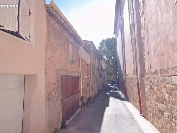 Rare - Grand garage / Local de stockage 32 m² sur 2 niveaux - Centre historique Les Arcs-sur-Argens