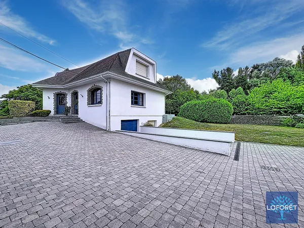 Maison 8 pièces 250 m²