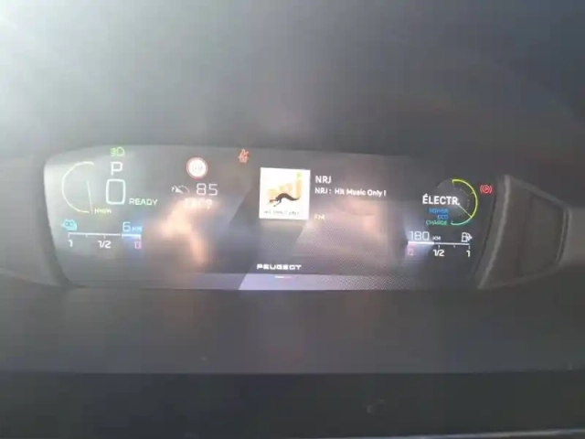 Peugeot 308 phev 180 e-eat8 — photo 20