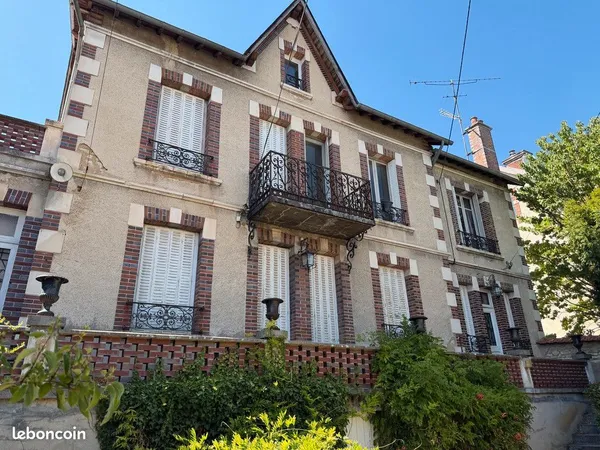 Agréable Maison ancienne avec 2 Garages