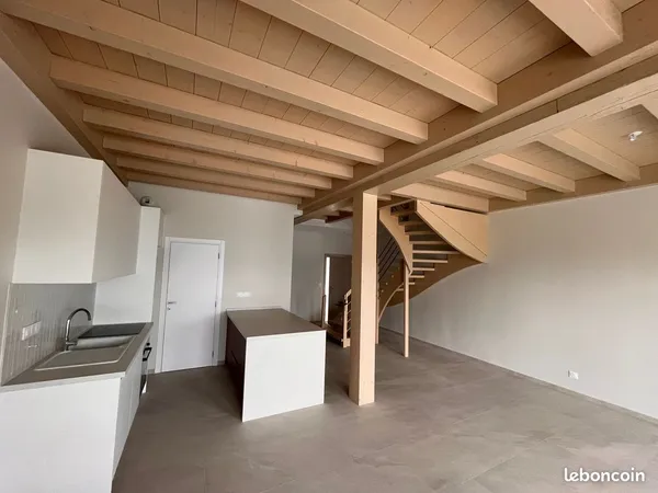 À LOUER - BEL APPARTEMENT T4 DE 97 m² À VOVRAY-EN-BORNES - 44 Impasse du Château Disponible en novem