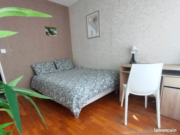 Chambre privée dans appartement partagé-Université Cergy Pontoise-RER A Cergy-Préfecture à 12 min à 