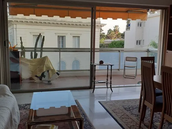 Superbe 3 pièces meublé avec jardin, terrasse, garage à Nice quartier Chambrun