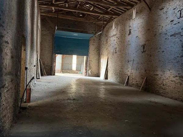Local pour activité artisanale ou de stockage